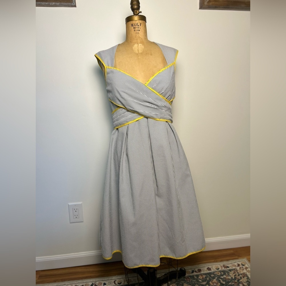 Jessica H. Seersucker striped dress size 8